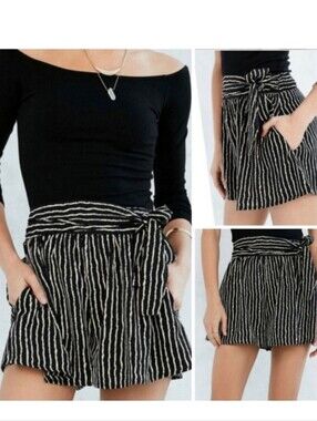 Silence + Noise Black & Cream Striped Tie-Waist Shorts Large
